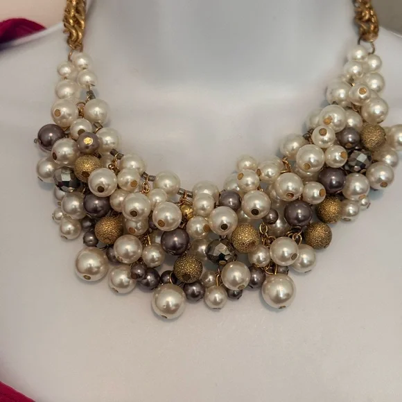 Elegant Pearl Cluster Necklace - Picture 1 of 3